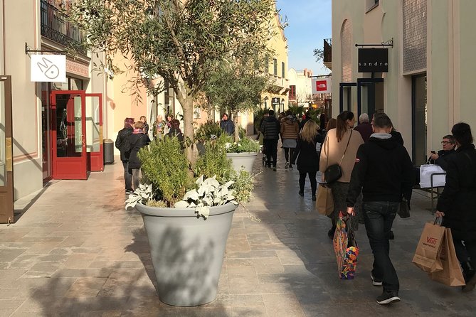 La Roca Village: private Round-Trip Transfer - Good To Know