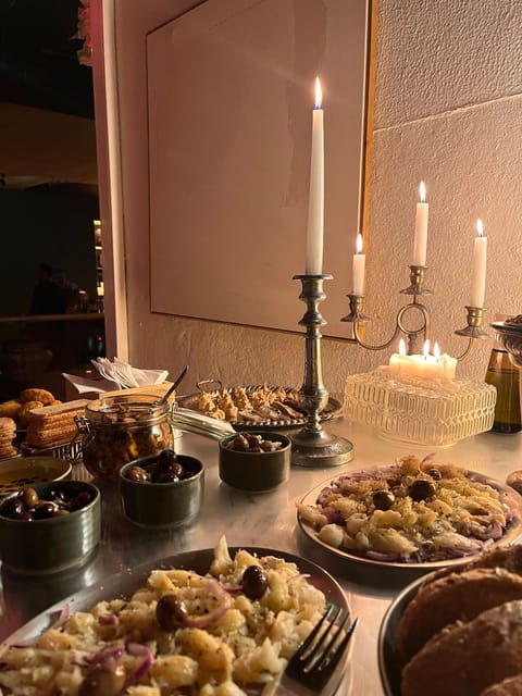 Lisbon: Codfish Dinner with Storyteller and Wine - FAQ
