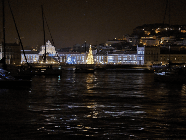 Lisbon: Dazzling New Year’s Private Boat Tour (2h)
