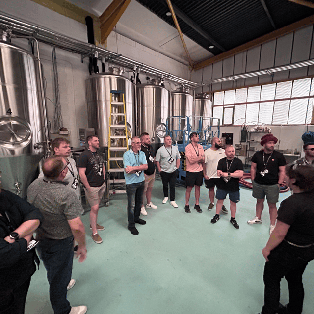 Liverpool: Brewery Bus Tour with 12 Beer and Pizza