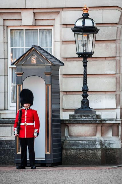 London: Changing of the Guard Self Guided Best Locations