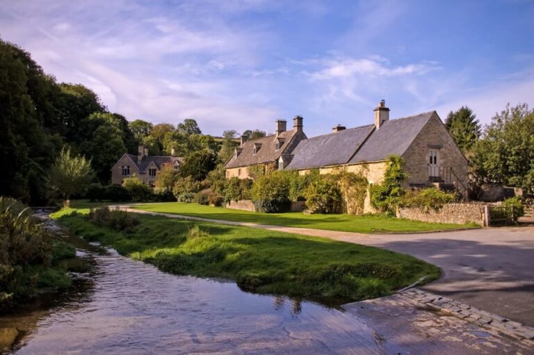 London: Cotswolds Village Private Day Trip with Local Guide