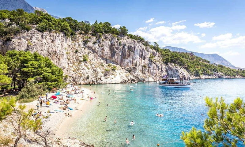 Makarska: Private halfday boat tour ,Hvar,small blue Cave - The Experience in Detail