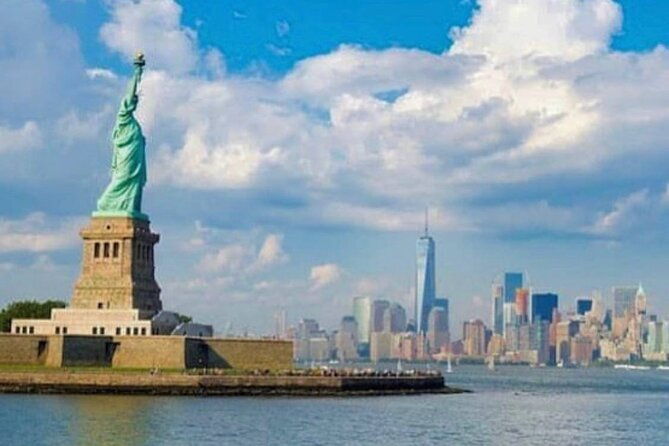 New York walking Lux Tour - Close-Up Visit to the Statue of Liberty and Ellis Island