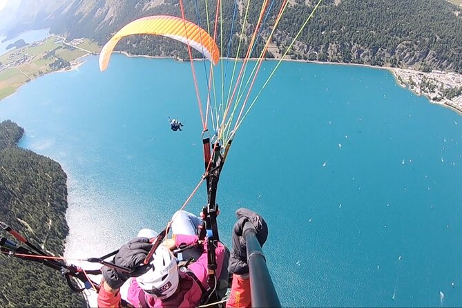 Paragliding Tandem Flights in Engadin - Paragliding Tandem Flights in Engadin: Soaring Above the Swiss Alps
