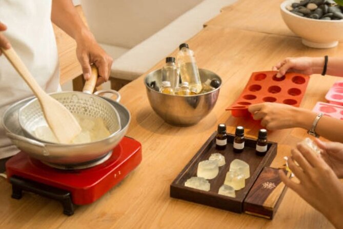 Paris 1e: Botanical Handmade Soap Workshop (Melt and pour soap) - Introduction