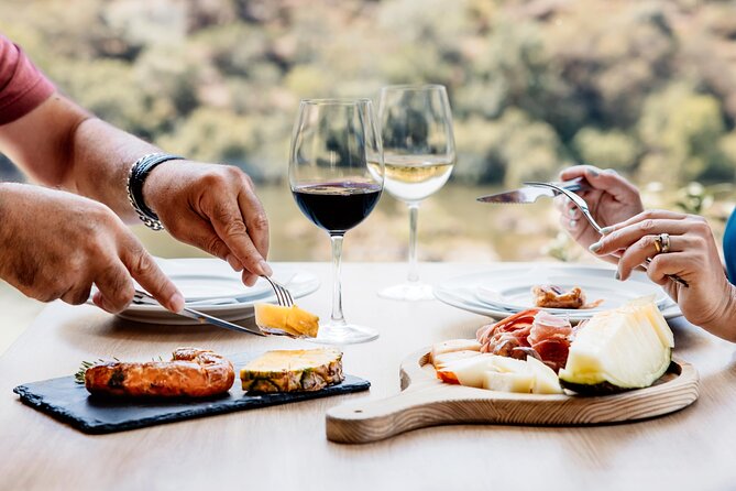Pinhão: 4 hours Douro River Cruise with Lunch Included - Exploring the Douro Valley: A 4-Hour River Cruise with Lunch in Pinhão