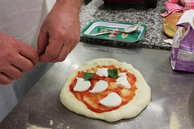 Pizza course in Catania with Show Cooking Cannolo - A Delicious Introduction to Sicilian Pizza