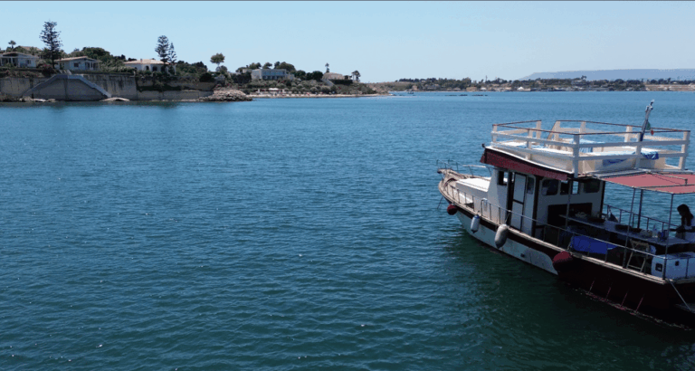 Private boat tour of the island of Ortigia with aperitif