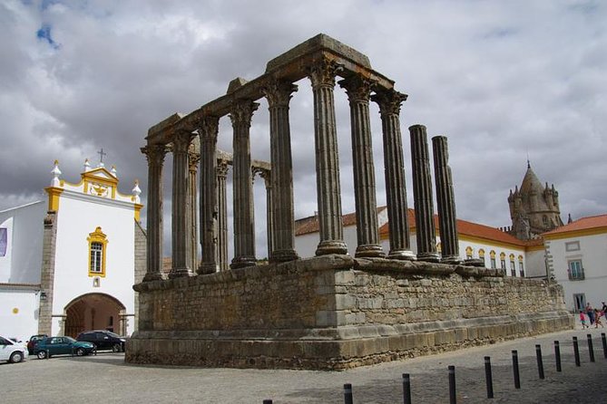 Private excursion for 1 to 8 people: the city of Évora and its monuments - Exploring Évora: A Private Tour of Portugal’s Historic Gem