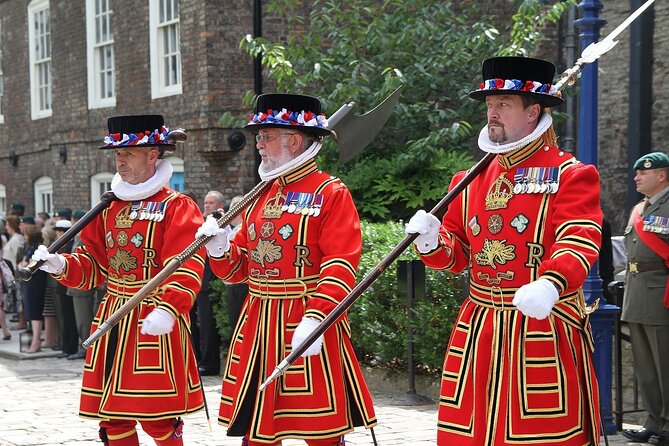 Private Tours: Tower of London Beefeater Meet Greet Crown Jewels - Good To Know