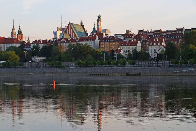 Rental of Motorboat for 5 on Vistula in Warsaw no Licenses Needed - Good To Know