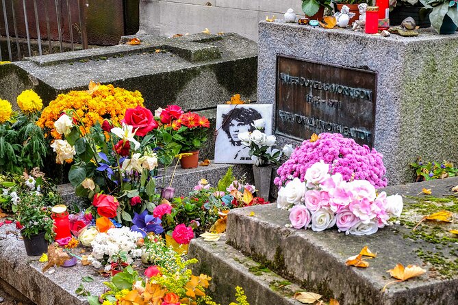 Self-Guided Tour of Celebrity Graves at Père-Lachaise Cemetery - Exploring Père-Lachaise Cemetery with a Self-Guided Audio Tour