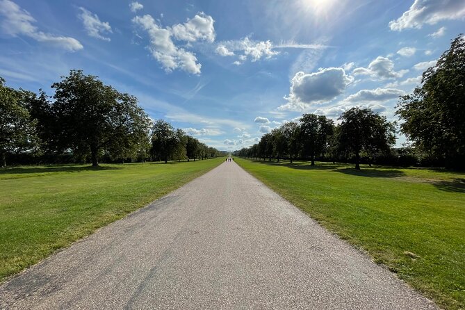 Self-Guided Walking Tour of Windsor Town with Mobile App - Good To Know