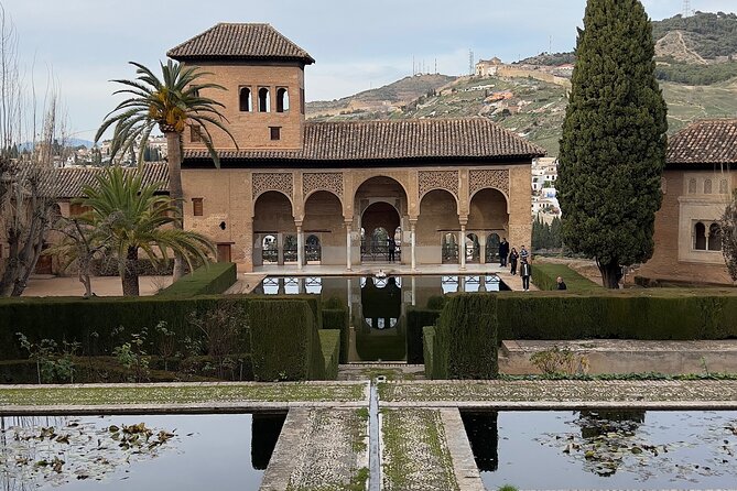 Small group visit to the Alhambra with tickets included - Good To Know