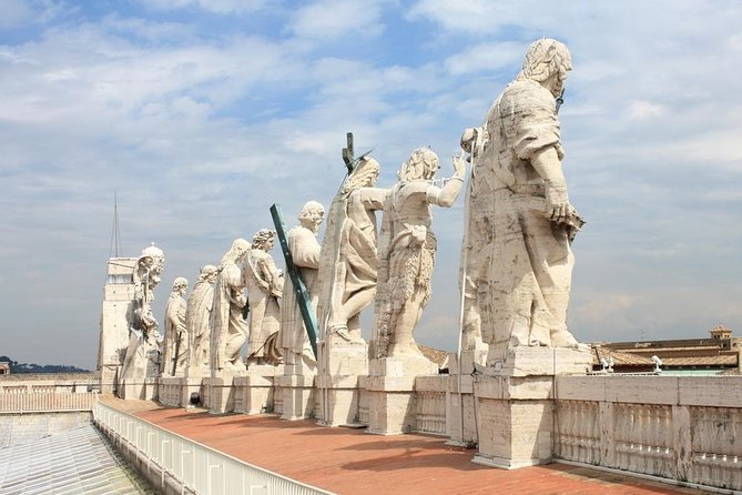 St. Peters Basilica Priority Access Tour with Dome & Crypt - Meeting and Early Stroll in St. Peter’s Square