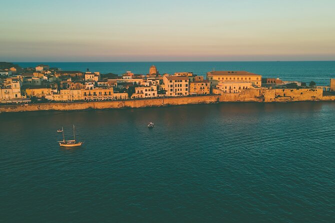 Tour of Ortigia and sea caves by boat in Syracuse - An Authentic Look at the Tour Experience