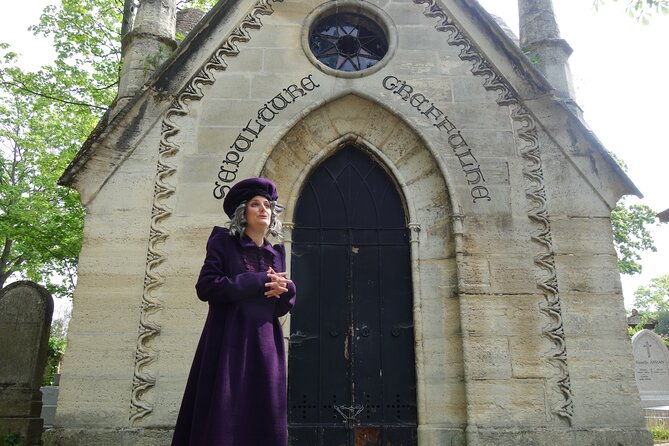 Unusual 2-hour guided tour of the Père Lachaise cemetery - Unusual 2-hour Guided Tour of Père Lachaise Cemetery