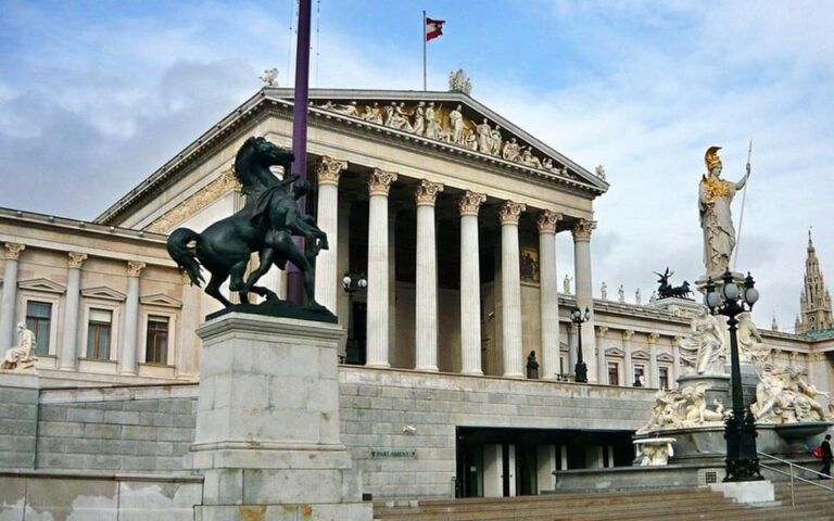 Vienna: Private Half-Day Sightseeing Tour with a Local