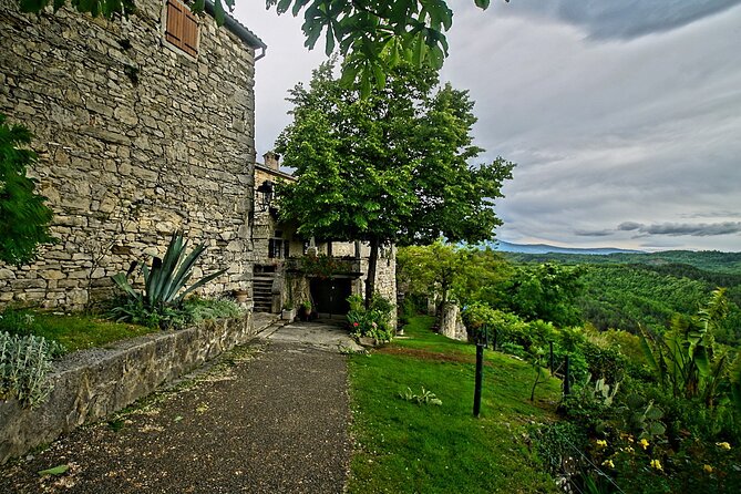 Visit Hum, "the smallest town in the world" private tour - Good To Know