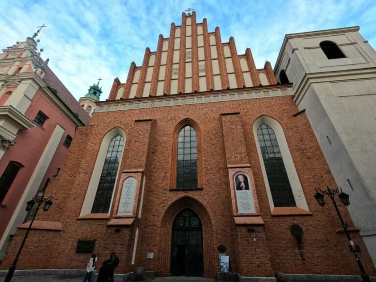 Medieval Warsaw Walking Tour with Smartphone App - Exploring the Past Through Your Smartphone