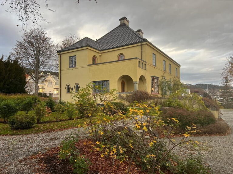 Molde: 2-Hour Guided City Walking Tour - Why This Tour is a Great Choice
