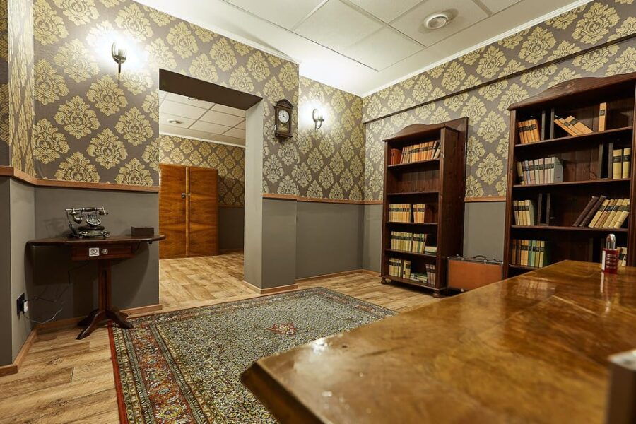 Nürnberg: Sherlock's Case Escape Room Game - What to Expect at Each Step