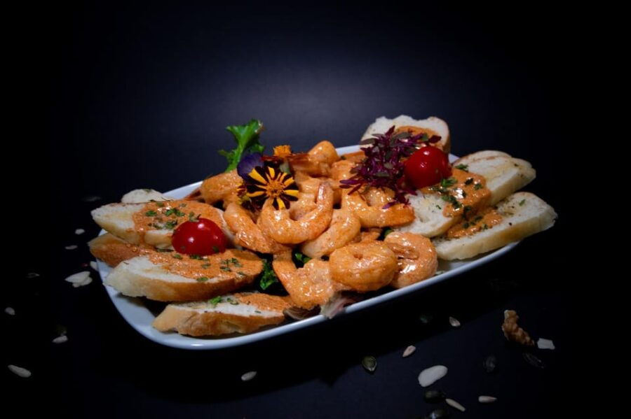 Porto: Dinner with Cabaret & Pole Shows - An In-Depth Look at the Experience