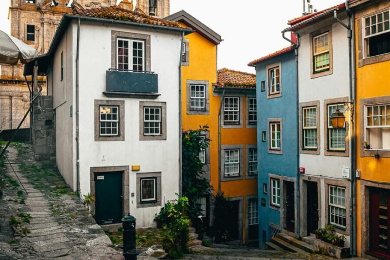 Porto: Flexible Walking Tour in Medieval Area - What Sets This Tour Apart?