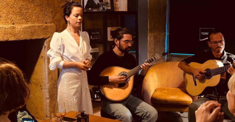 Porto: Traditional Fado Show with Welcome Drink - The Welcome and Introduction