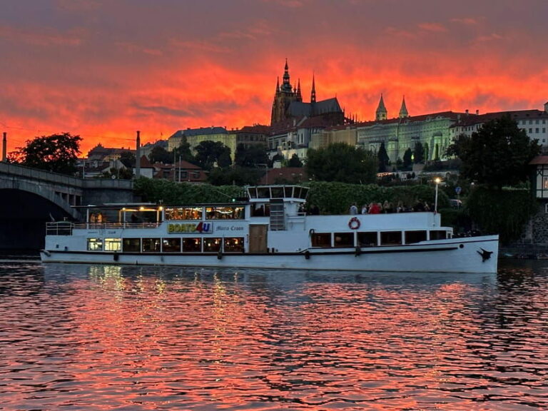 Prague: 2-Hour Historic Boat Cruise with Delicious Lunch - Practical Details and Tips
