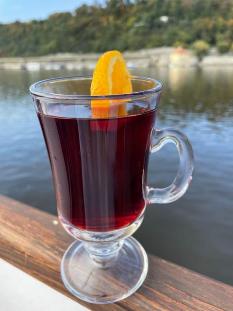 Prague: Advent Boat Cruise with Sweets and Hot Drinks - Why Choose This Experience?