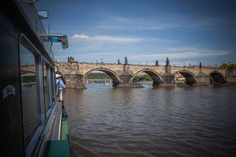 Prague: An unforgettable 2-hour cruise on the Vltava River. - What to Expect During the Tour