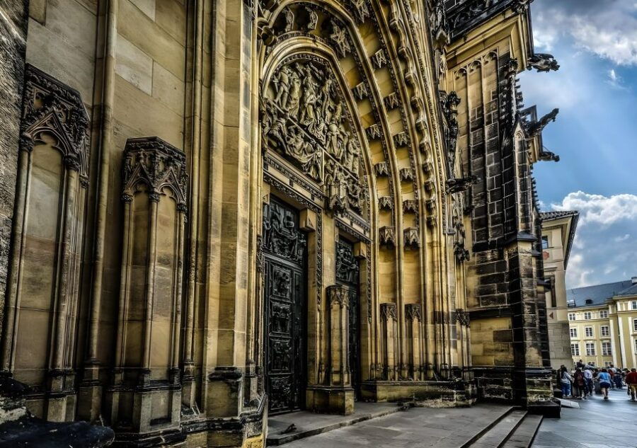 Prague Castle: Royal Palace, Cathedral, and Golden Lane Tour - Summary of What Makes This Tour a Good Choice