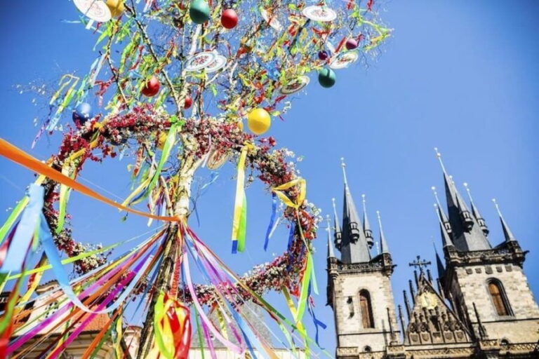 Prague: Easter Markets Tour with Czech Traditions & Snacks - What to Expect at Each Stop