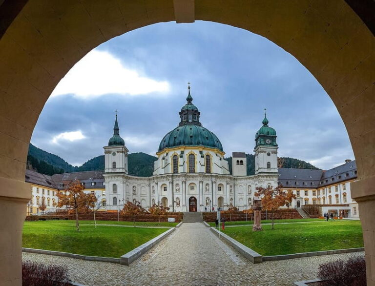 Private driver: Munich to Neuschwanstein, Linderhof & Ettal - Deep Dive into Each Stop