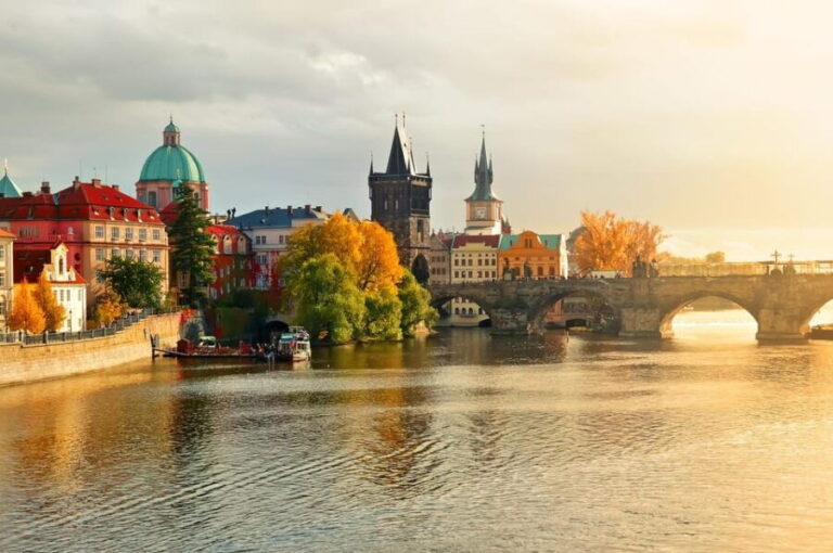Private English speaking driver from Vienna to Prague & back - Who Is This Tour Best For?