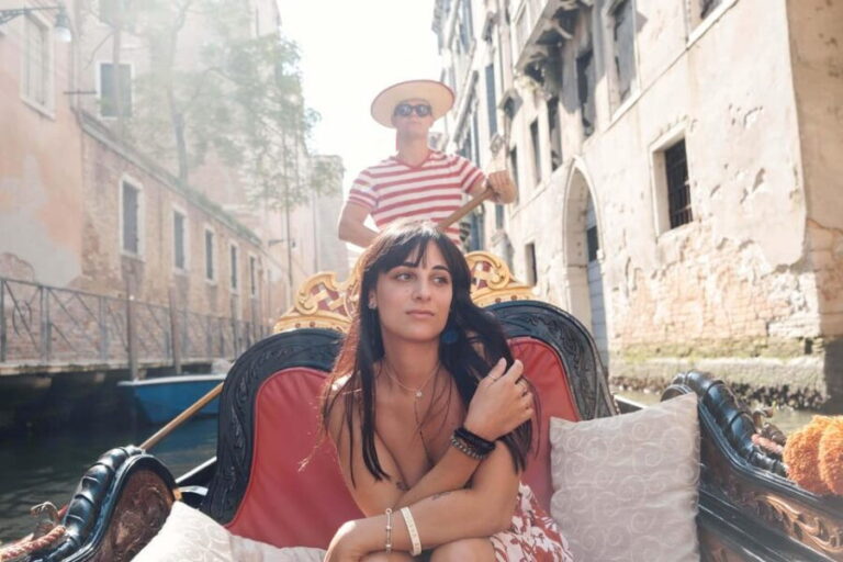 Private Photoshoot of Your Gondola Ride in Venice - Detailed Breakdown of the Itinerary
