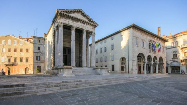 Pula: Historic Walking Tour with Local Guide & City Views - An In-Depth Look at the Tour