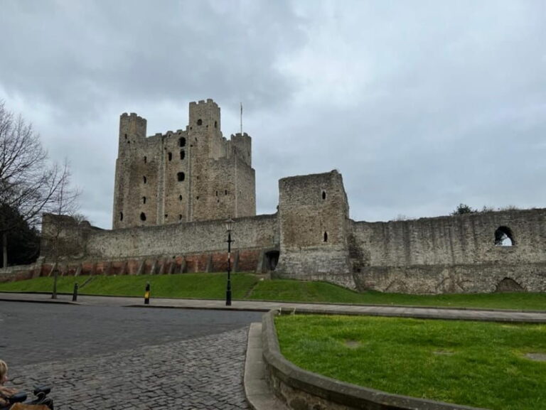 Rochester: Private 2hr Walking Tour with a Blue Badge Guide - A Closer Look at the Itinerary