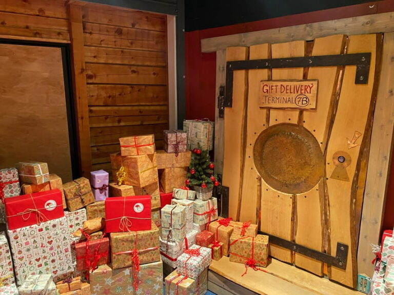 Rovaniemi: Guided Tour of Santa Claus Village with Pickup - The Practical Side – Transport & Pricing