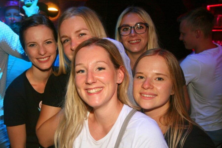 Salzburg: Pubcrawl Tour through best Bars and Clubs in Town - Who Would Love This Tour?