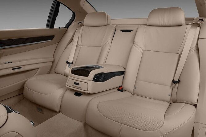 Sedan Arrival Transfer from LaGuardia Airport LGA to Manhattan - The Drive From LaGuardia to Manhattan