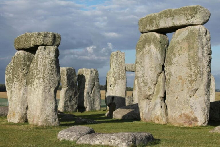 Southampton Cruise Port Transfer to London with Tour - The Wonders of Stonehenge 