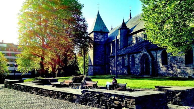 Stavanger: City Highlights Bus and Walking Tour - What Sets This Tour Apart?