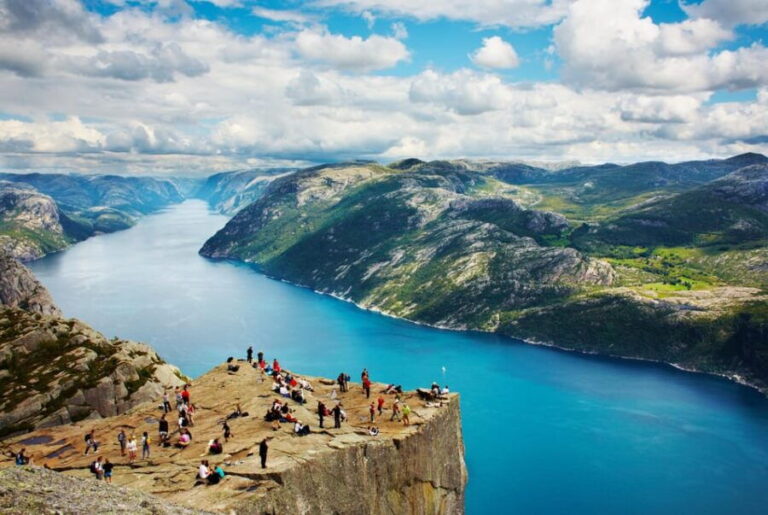 Stavanger: Preikestolen (Pulpit Rock) Hike with Local Guide - Real Experiences and Insights from Reviews