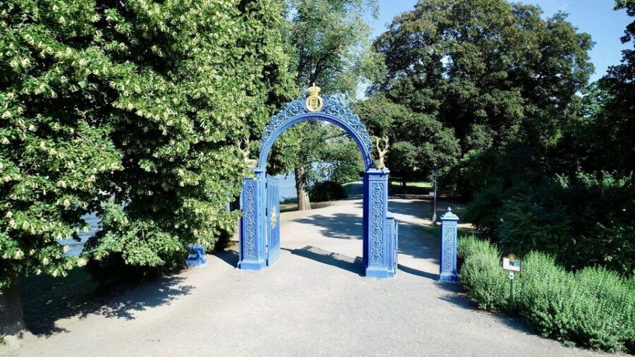Stockholm: 2-Hour Djurgården Sightseeing Tour - Walking Through a 400-Year Tradition