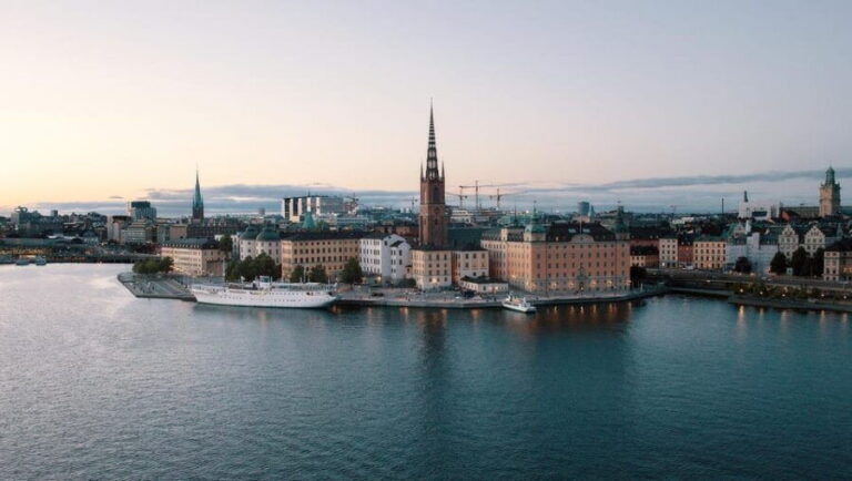 Stockholm Icons: Old Town & Riddarholmen Private Guided Tour - What Makes This Tour Stand Out