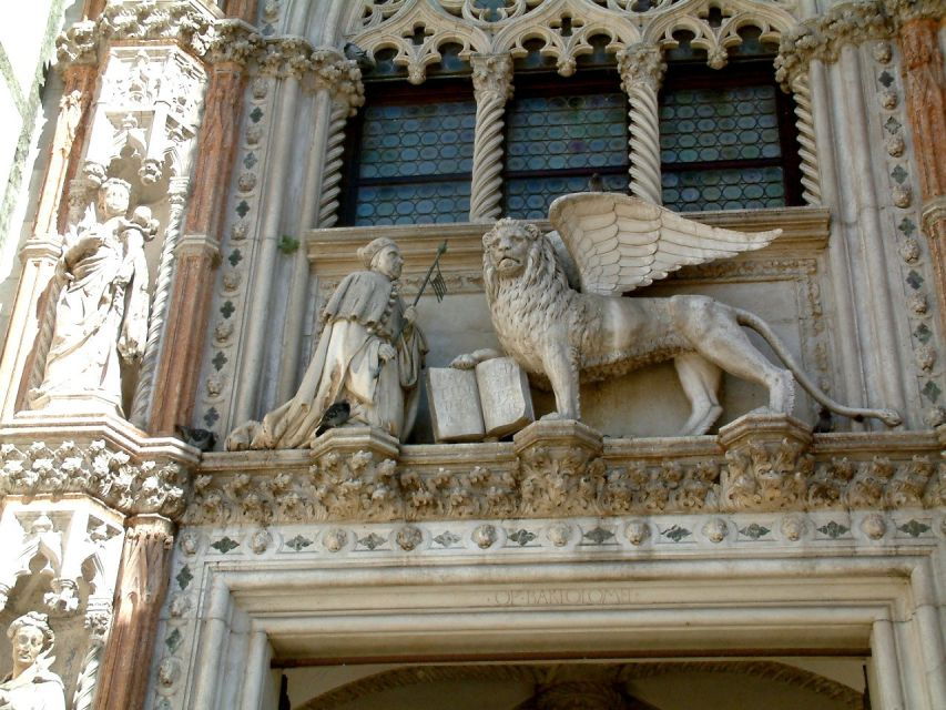 Stroll The Halls of Doge's Palace on a Guided Tour in Venice - Practical Aspects and Tips