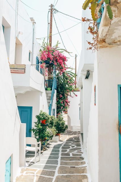 Tradiotional food and drinks with a Mykonian girl - What to Expect from the Tour